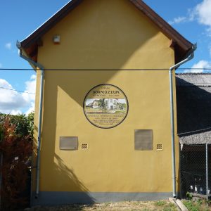 Agárdi Olivér Attila_Darnay Bormúzeum, embléma_Felirat és dekorációs munka_2020_01