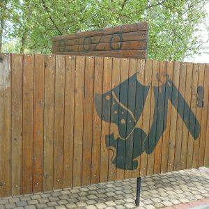 Agárdi Olivér Attila_Játék strand, Gyenesdiás, öltözőkabin_Felirat és dekorációs munka_02